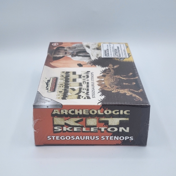 Prehistoric Archeologic Kit Stegosaurus Skeleton - Picture 3 of 5